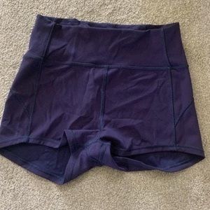 In movement 2.5 shorts